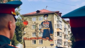 «Мурал Победы» с портретом Константина Рокоссовского торжественно открыли в Амурской столице - gtrkamur.ru