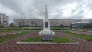 Второй этап благоустройства сквера на привокзальной площади завершили в поселке Ерофей Павлович - gtrkamur.ru