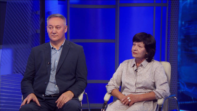 Выставка «Земля Камчатская». Гости — старший научный сотрудник Камчатского краевого художественного музея, искусствовед  Антонина Черкашина и художник Павел Степанов - gtrkamur.ru