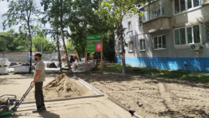 Две придомовые территории обновляют в центре Благовещенска на федеральные средства - gtrkamur.ru