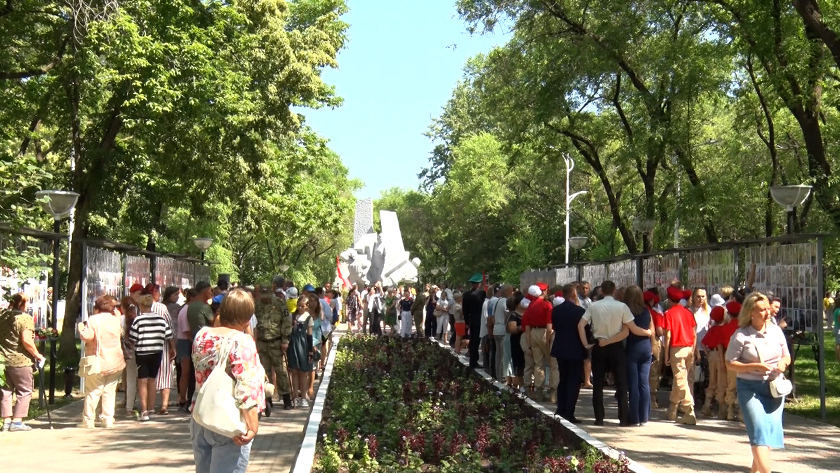 Мемориал павших Героев торжественно открыли в амурской столице ко Дню ветеранов боевых действий - gtrkamur.ru