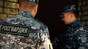 В Благовещенске двух запертых в квартире детей вызволили сотрудники Росгвардии - gtrkamur.ru