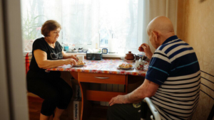 В амурских приемных семьях сегодня проживают 113 пожилых жителей региона - gtrkamur.ru