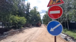 Улицу Школьную продолжают преображать по нацпроекту в Тынде - gtrkamur.ru