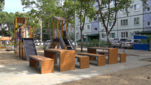 В областном центре на месте пустыря появилась современная детская площадка - gtrkamur.ru