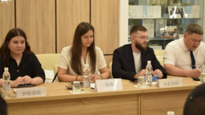 Молодёжь из России, Китая и Беларуси обменялась опытом в Благовещенске - gtrkamur.ru