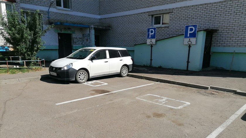В благовещенских Чигирях возле МКД сделали парковку для инвалидов после вмешательства прокуратуры - gtrkamur.ru