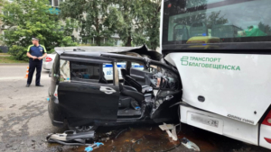 Пассажиры автобуса и водитель авто пострадали в ДТП в Благовещенске - gtrkamur.ru
