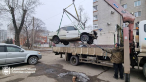 В Благовещенске продолжают убирать автохлам: с начала года в мэрию поступило более 50 заявок - gtrkamur.ru