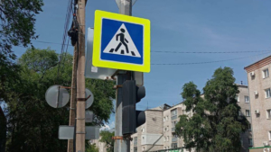 Более 400 дорожных знаков обновили на улицах амурской столицы с начала года - gtrkamur.ru