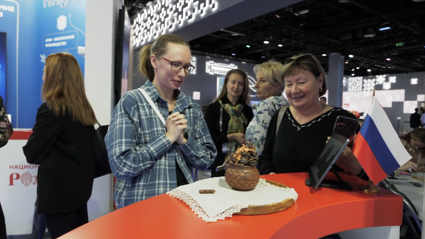 Посетители амурской экспозиции в Наццентре «Россия» продолжают знакомиться с культурой региона - gtrkamur.ru