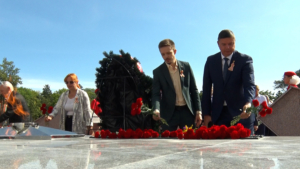 Память героев-земляков почтили в Благовещенске в день 80-летия окончания Второй мировой войны - gtrkamur.ru
