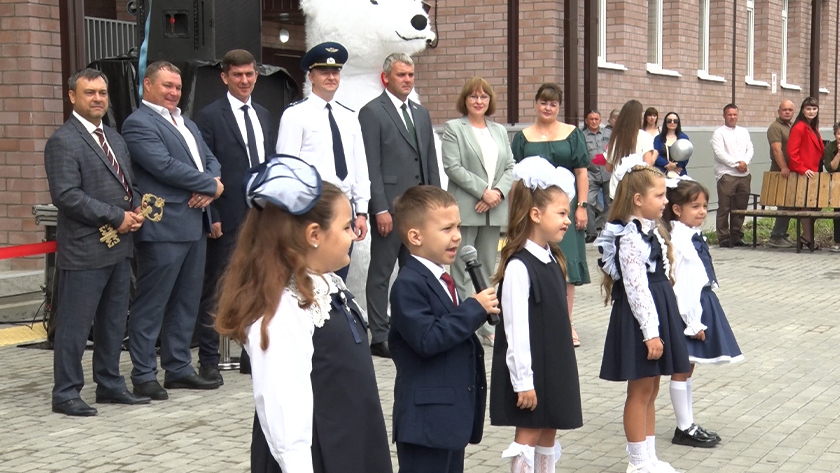 Более 700 учеников отпраздновали День знаний в новой школе села Чигири - gtrkamur.ru