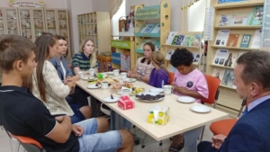 В книжном клубе амурской столицы детей учат не только любить книги, но и выживать в тайге - gtrkamur.ru