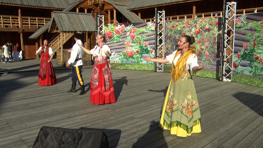 Казачьи традиции и народные забавы объединили амурчан на фестивале «Албазинский острог» - gtrkamur.ru