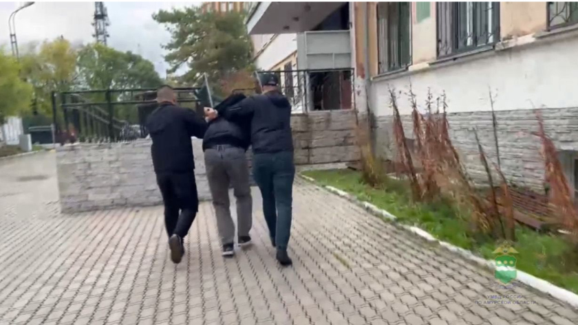Похитили и вымогали деньги у сверстника: в Благовещенске задержана группа злоумышленников - gtrkamur.ru