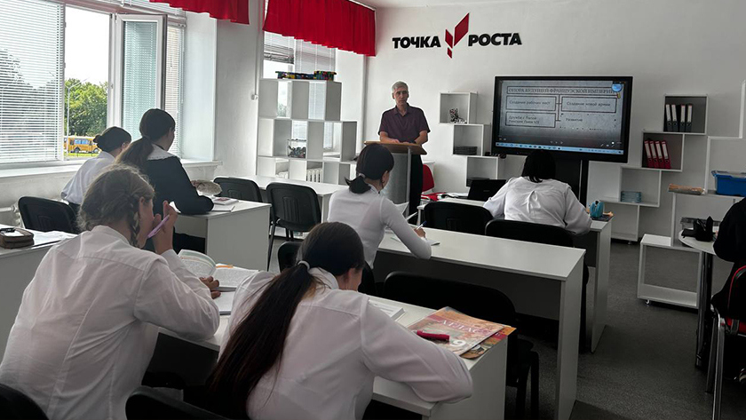 В школе села Ромны бывший участник СВО преподает обществознание и историю - gtrkamur.ru