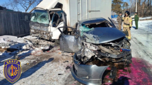 Авария со смертельным исходом случилась в поселке Юхта из-за столкновения грузовика и легкового авто - gtrkamur.ru