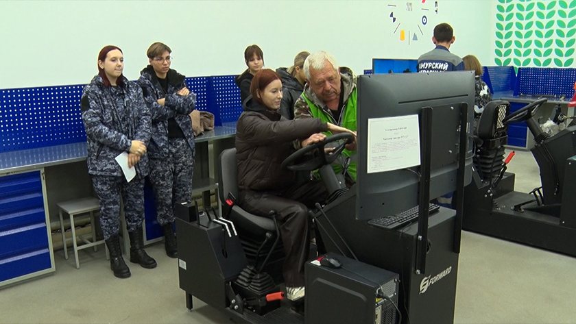 От кондитера до спасателя: 5,5 тысяч амурских школьников попробовали себя в различных профессиях - gtrkamur.ru