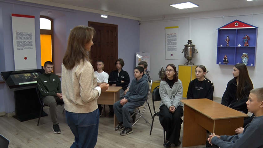 Азы финансовой грамотности постигают благовещенские подростки в Доме Котельникова - gtrkamur.ru