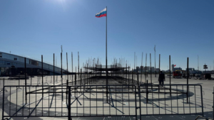 Новый зимний аттракцион: в Благовещенске монтируют тюбинговую горку со спуском длиной до 150 метров - gtrkamur.ru