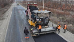 Ремонт трассы Екатеринославка —Тамбовка — Константиновка опережает график на год - gtrkamur.ru