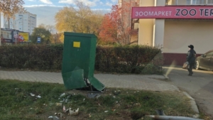 Сломала знак, помяла шкаф: нетрезвой водительнице придётся оплачивать последствия ДТП - gtrkamur.ru