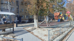 Еще один двор благоустроен в Циолковском в рамках президентской программы для Дальнего Востока - gtrkamur.ru