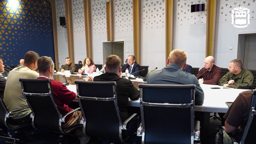 Круглый стол и экскурсии: что узнали участники программы «Герои своего времени» в Свободном - gtrkamur.ru