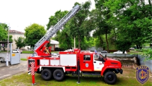 От труднопроходимых улиц до верхних этажей: новая пожарная техника усилила безопасность Архары - gtrkamur.ru