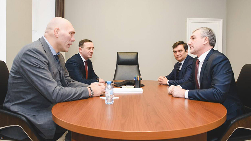 Василий Орлов пригласил Николая Валуева в Приамурье на международный фестиваль зимних видов спорта - gtrkamur.ru