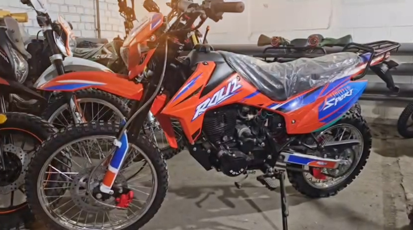 Директор допобразования Тамбовки передал мотоцикл своим воспитанникам на Запорожское направление - gtrkamur.ru