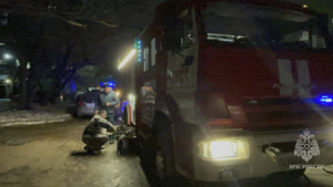 Жильцы вышли самостоятельно: в МКД областного центра ликвидировали вспыхнувший из-за электрического щитка пожар - gtrkamur.ru