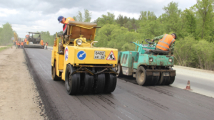 Ремонт трассы в Октябрьском и Тамбовском округах продолжится в 2026 году - gtrkamur.ru