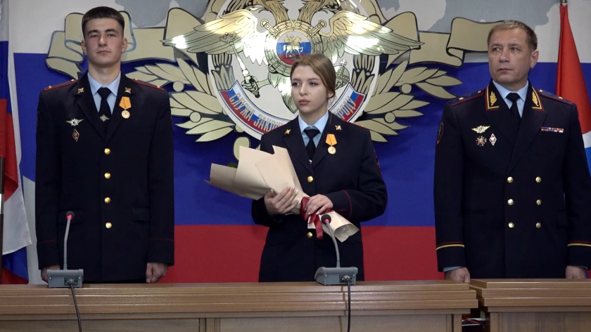 Вынесли из огня: двух участковых из Приамурья наградили медалями за спасение человека - gtrkamur.ru