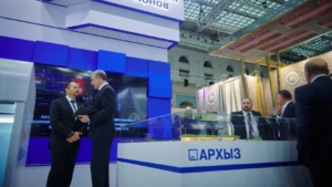 В аэропорту ожидают миллионного пассажира — Василий Орлов рассказал о модернизации воздушной гавани - gtrkamur.ru