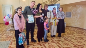 Любовью материнской мы согреты»: в амурском управлении ЗАГС чествовали многодетные семья - gtrkamur.ru