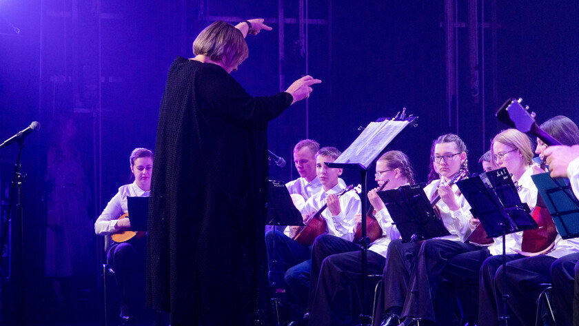 Более века искусства: Центральная детская школа искусств отметила солидный юбилей - gtrkamur.ru