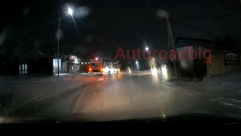 В Чигирях автобус съехал с дороги и протаранил несколько авто - gtrkamur.ru