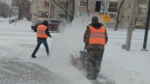 Обстановка на дорогах Благовещенска остается сложной — как работают коммунальные службы - gtrkamur.ru