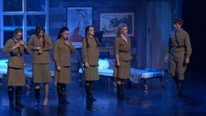 Хабаровский театр привез в Благовещенск спектакль «А зори здесь тихие» после 15-летнего перерыва - gtrkamur.ru