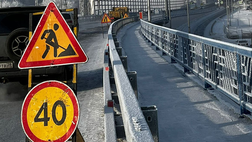 Во всю ширину: на зейском мосту монтируют гигантские информационные экраны - gtrkamur.ru