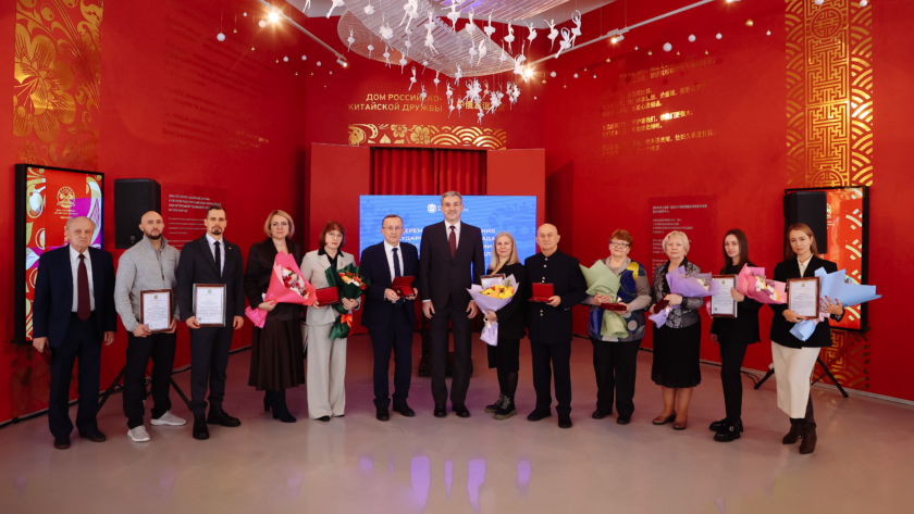 Губернатор Василий Орлов отметил 11 выдающихся жителей Приамурья наградами - gtrkamur.ru