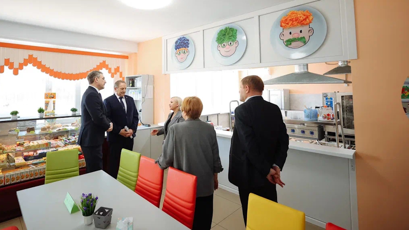 Кафе, медиастудия, оборудование для технологии: Василий Орлов оценил обновление школы в Свободном - gtrkamur.ru