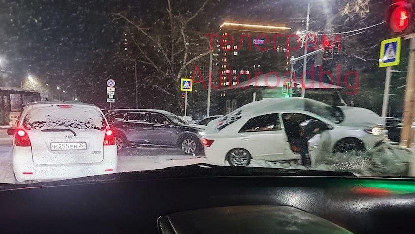 Водитель кроссовера устроил аварию с пострадавшими в Белогорске и скрылся с места преступления - gtrkamur.ru