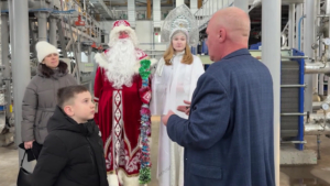 Будущий атомщик из Белогорска получил подарок-экскурсию с «Елки желаний» от Василия Орлова - gtrkamur.ru