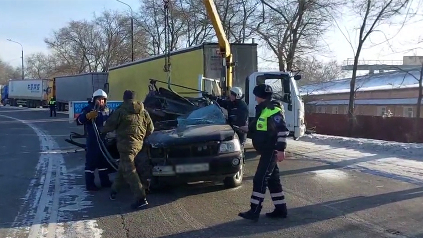 ДТП со смертельным исходом в Благовещенске: водитель кроссовера скончался на месте - gtrkamur.ru