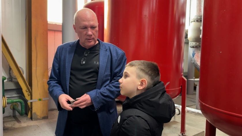 Желание с кремлёвской ёлки: маленький Ярослав побывал на экскурсии по газовой котельной - gtrkamur.ru