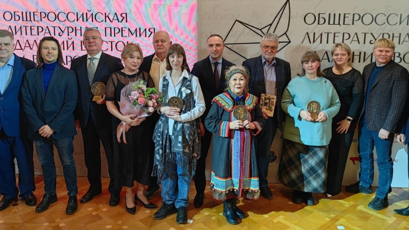 В столице наградили авторов лучших литературных произведений о Дальнем Востоке - gtrkamur.ru