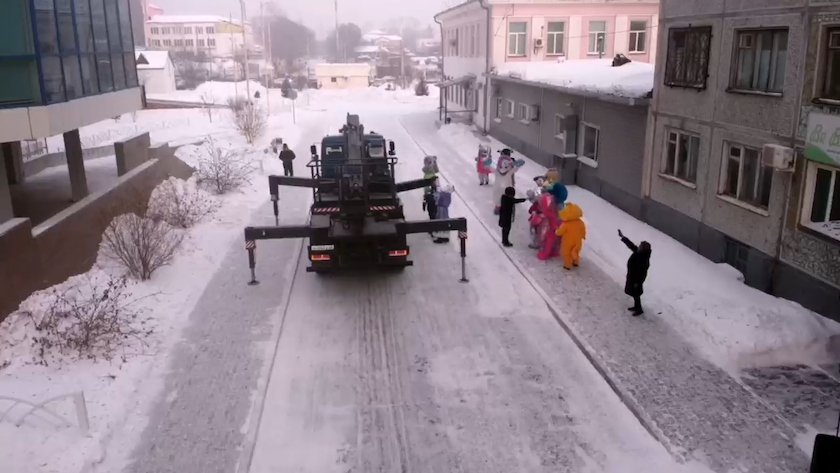 Юным пациентам детской областной больницы устроили праздник сказочные герои - gtrkamur.ru